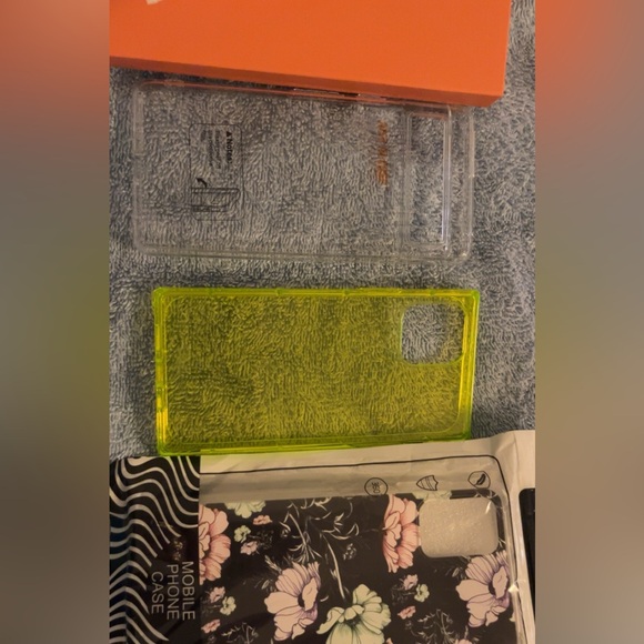 Random phone cases( non-Apple) some random screen protectors - Picture 2 of 5